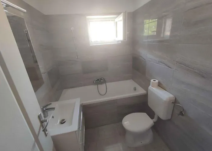 In - Balaton 51864 *